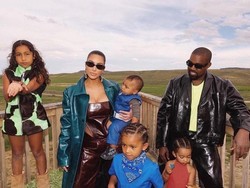 Kanye West Tak Ketemu Anak 2 Bulan, Kim Kardashian Curhat Sedihnya Jadi Ibu