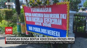 VIDEO: Karangan Bunga Bentuk Kekecewaan Proses PPDB