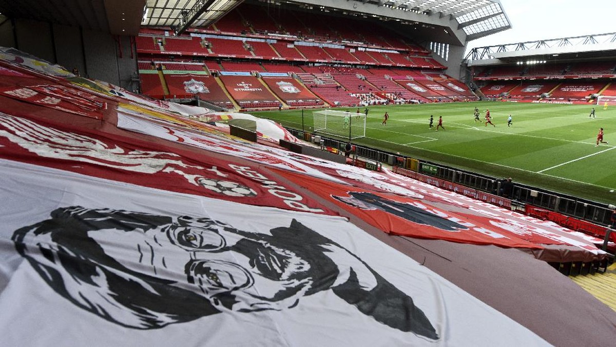 FOTO: Liverpool Bikin Anfield Tetap Angker