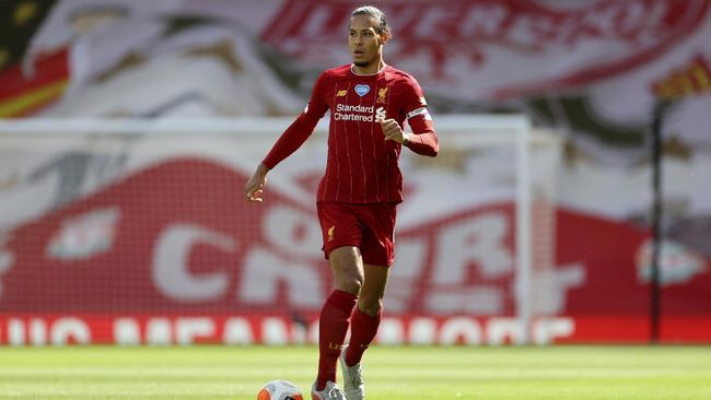 Van Dijk Santai Usai Buat Blunder Bersama Liverpool Bek tengah Liverpool Virgil van Dijk enggan meratapi kesalahannya saat The Reds hanya mampu menang tipis 4-3 atas Leeds United.