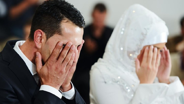 Muslim bride and groom at the mosque during a wedding ceremony