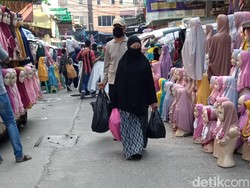 Divaksin Corona Mulai Besok, Pedagang Pasar Tanah Abang Ada yang Menolak