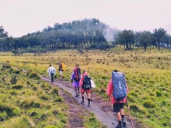 Pendakian Gunung Lawu Malam Ini Mulai Ditutup, Antisipasi Cuaca Ekstrem
