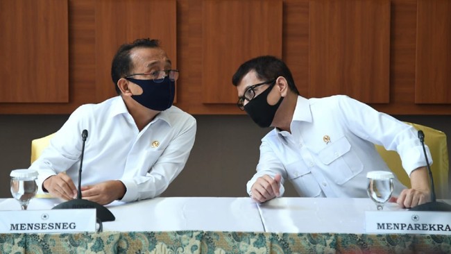 Stafsus Mensesneg Pratikno, Widya Priyahita Pudjibudojo, diketahui tak bekerja di kantor sekitar sepekan sebelum dinyatakan positif Covid-19.