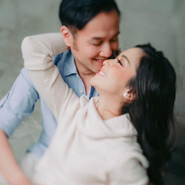 <p>Sejak membina rumah tangga, Ririn dan Aldi dikenal publik sebagai pasangan yang harmonis. (Foto: Instagram @aldi4bragi)</p>