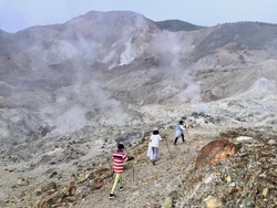 Serunya Mendaki Gunung Papandayan