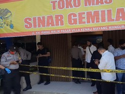 Begini Detik-detik Perampok Bersenpi Jarah Toko Emas Jambi di Siang Bolong