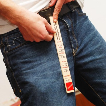 Antara Bangga & Derita, Ini Kisah Pria Pemilik Alat Kelamin Terbesar di Dunia