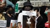 Aksi Gerak Perempuan Depan DPR RI Aksi Perdana Selasa-an adalah aksi protes sebagai sebuah sikap penolakan atas dikeluarkannya RUU Penghapusan Kekerasan Seksual (RUU P-KS) dari program Legislasi Nasional (Plolegnas) prioritas 2020. Jakarta, Selasa(7/7/2020). CNN Indonesia/Andry Novelino