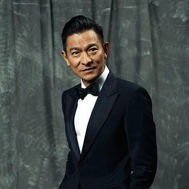 Andy Lau Bikin Khawatir Usai Jatuh Berkali-kali di Atas Panggung