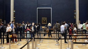 FOTO: Bertemu Lagi dengan Mona Lisa di Museum Louvre