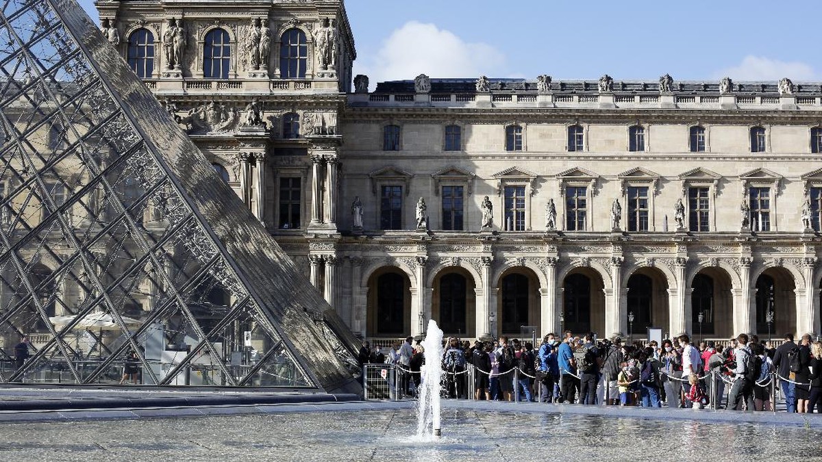 FOTO: Bertemu Lagi dengan Mona Lisa di Museum Louvre