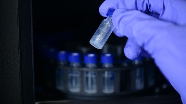 Bio Farma sedang melakukan uji klinis vaksin virus corona buatan Sinovac Biotech dari China.