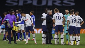 FOTO: Lloris Ribut dengan Son Heung Min, Tottenham Menang