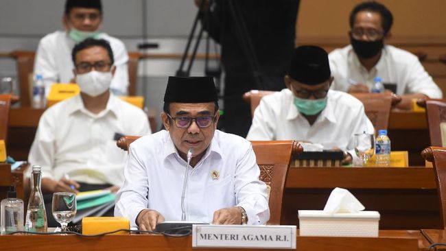 DPR Kritik Data Batuan Pesantren Amburadul, Menag Akui Salah DPR menemukan data pesantren 'bodong' penerima bantuan Rp2,59 triliun dari Kemenag di tengah pandemi. Fachrul Razi mengaku kesalahan Kemenag.