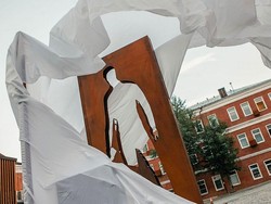 Monumen Kurir Barang Diresmikan di Moskow, Pahlawan Lockdown