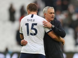 Apa Iya Mourinho Kehilangan Kendali Ruang Ganti Tottenham?