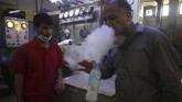 Pabrik Oksigen di Afghanistan A man tests oxygen at a privately owned oxygen factory, in Kabul, Afghanistan, Thursday June 18, 2020. For seven years, Najibullah Seddiqi's oxygen factory sat idle in the Afghan capital Kabul. He shut it down, he says, because corruption and power cuts made it impossible to work. But when the novel coronavirus began racing through his country, he opened the factory's dusty gates and went back to work. Now he refills hundreds of oxygen cylinders a day for free for COVID-19 patients — and at reduced rates for hospitals. (AP Photo/Rahmat Gul)