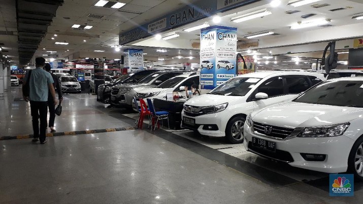Penjualan Mobil Bekasi di WTC Mangga Dua (CNBC Indonesia/Sandy Ferry) Penjualan Mobil Bekasi di WTC Mangga Dua (CNBC Indonesia/Sandy Ferry)
