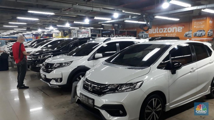 Penjualan Mobil Bekasi di WTC Mangga Dua (CNBC Indonesia/Sandy Ferry) Penjualan Mobil Bekasi di WTC Mangga Dua (CNBC Indonesia/Sandy Ferry)