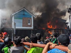 Kebakaran Rumah di Tebet Jaksel, 13 Unit Damkar Meluncur