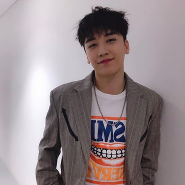 Usai Heboh Burning Sun, Seungri Eks BIGBANG Terlihat di Restoran Bareng Wanita Cantik