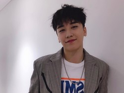 Usai Heboh Burning Sun, Seungri Eks BIGBANG Terlihat di Restoran Bareng Wanita Cantik