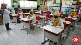 Sekolah Zona Hijau Jabar Dibuka 2 Pekan Lagi, Guru Wajib Swab