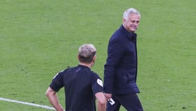 Carragher: Dipecat Tottenham, Karier Mourinho Tamat