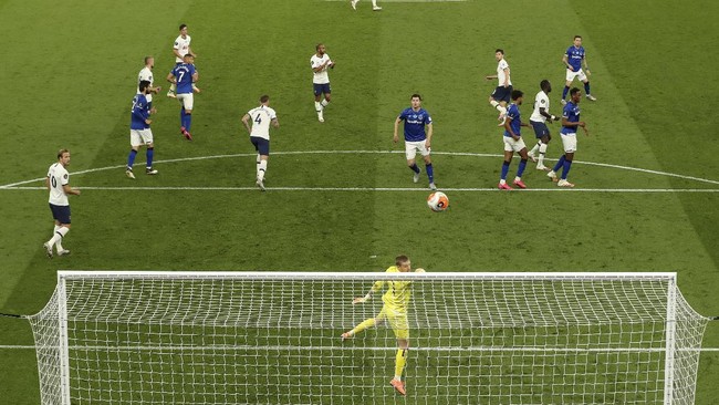 Foto Lloris Ribut Dengan Son Heung Min Tottenham Menang
