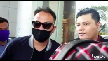 img-title Vicky Prasetyo Datangi Kejaksaan Atas Kasus Pencemaran Nama Baik Angel Lelga