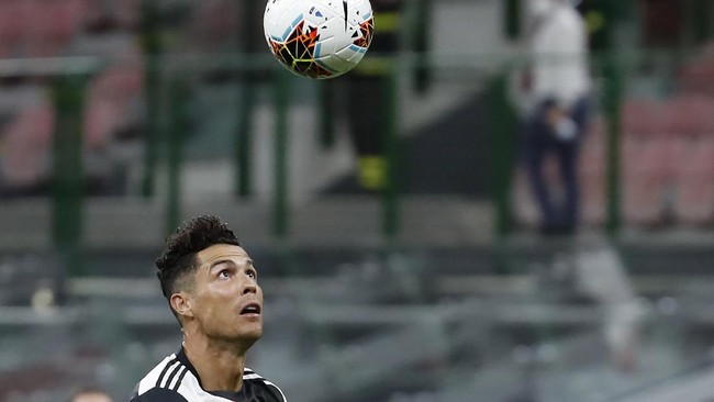 Juventus' Cristiano Ronaldo controls the ball during the Serie A soccer match between AC Milan and Juventus at the San Siro stadium, in Milan, Italy, Tuesday, July 7, 2020. (AP Photo/Antonio Calanni)