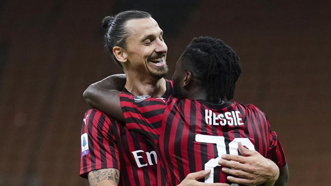 Zlatan Ibrahimovic muncul sebagai pahlawan kemenangan AC Milan. Ia mencetak dua gol setelah gagal melakukannya di tiga laga terakhir.