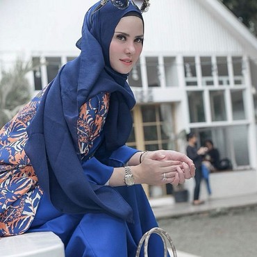 Pernyataan Beda Angel Lelga vs Hadiah Mobil Mewah Bekas