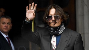 Viral Pria Mirip Johnny Depp Nimbrung di Hari Karbala Iran