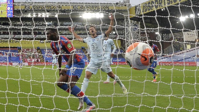 Liverpool bisa bernapas lega karena striker Crystal Palace Christian Benteke absen saat kedua tim bentrok pada Sabtu (19/12) malam WIB.