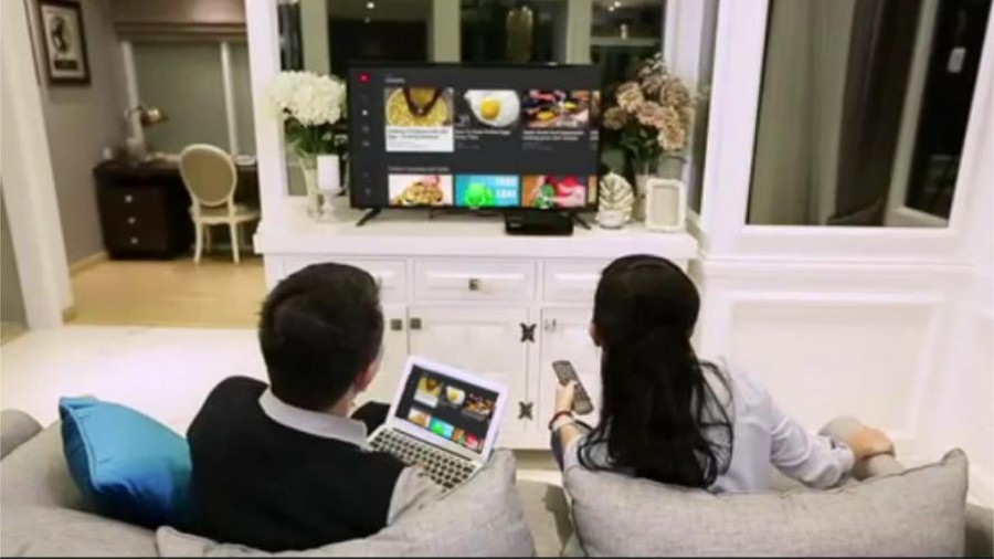 Ilustrasi Menonton Transvision Xstream