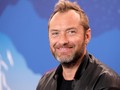 Jude Law Pertimbangkan Jadi Captain Hook di Peter Pan & Wendy