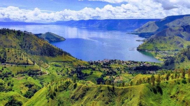 Kaldera Toba yang terletak di Provinsi Sumatera Utara, ditetapkan sebagai UNESCO Global Geopark. (Handout KBRI Paris)