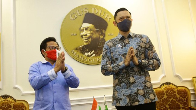 PKB membuka opsi memasangkan Cak Imin-AHY di Pilpres 2024. Tawaran itu disambut positif oleh Demokrat.