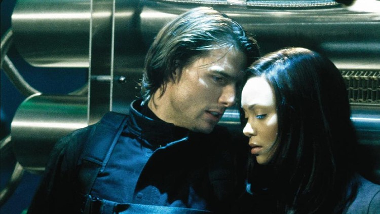 Adegan Tom Cruise dan Thandie Newton di Mission: Impossible 2.