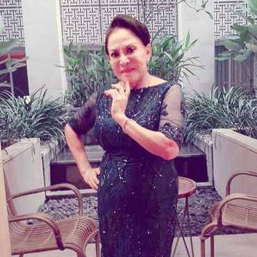 Untung Hanya Rp5 Ribu, Mpok Atiek Mengais Rezeki dengan Jualan Puding