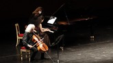 Opera La Scala Buka Kembali Beatrice Rana, piano, and Mischa Maisky, cello, left, perform at La Scala theater in Milan Italy, Monday, July 6, 2020. La Scala opera house reopened Monday after a four-month shutdown due to the COVID-19 restriction measures. (AP Photo/Antonio Calanni)