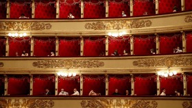 FOTO: Usai Tutup 4 Bulan, Teater Opera di Italia Kembali Buka