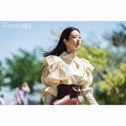 Outfit Mewah Seo Ye ji di Drama Korea Its Okay to Not Be Okay