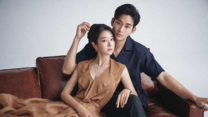 Sementara itu K-drama It's Okay to Not Be Okay' masih mencatat perolehan rating memuaskan. Hingga episode 6, serial yang memasangkan Seo Ye Ji dan Kim Soo Hyun ini, meraih 5,6% secara nasional. Sebuah angka yang cukup baik untuk tayangan TV kabel. (Foto: https://www.instagram.com/itsokaytonotbeokay_tvn/)