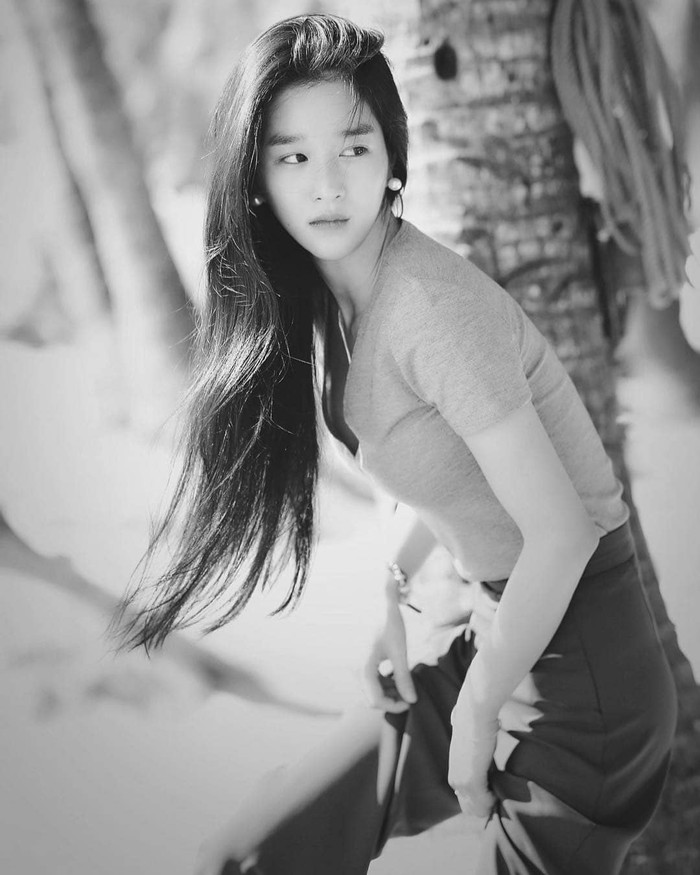 Dalam sebuah wawancara beberapa tahun lalu, Seo Ye Ji mengakui seluruh keluarganya memang terlahir dengan tubuh tinggi dan kurus. Tak heran, deh kalau dirinya memiliki turunan yang sama.
