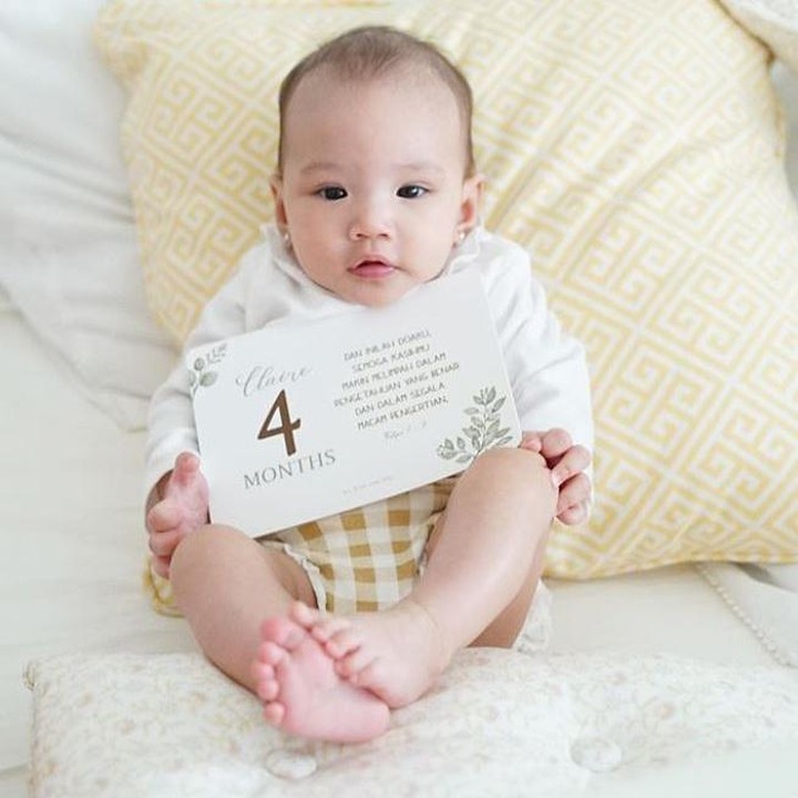 <p>Potret Claire saat usia 4 bulan nih, beberapa hari lagi Claire akan berusia 5 bulan lho. (Foto: Instagram @shandyaulia)</p>