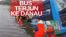VIDEO: Bus Terjun Ke Danau, 21 Penumpang Tewas