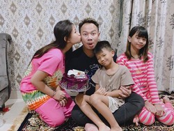 Vicky Prasetyo Dipenjara, Keluarga Batasi Akses Internet ke Anaknya